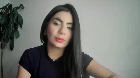 evacollins12 online show from February 3, 2025, 10:21 pm