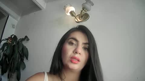 evacollins12 online show from February 4, 2025, 10:34 pm