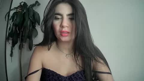 evacollins12 online show from February 6, 2025, 3:27 am