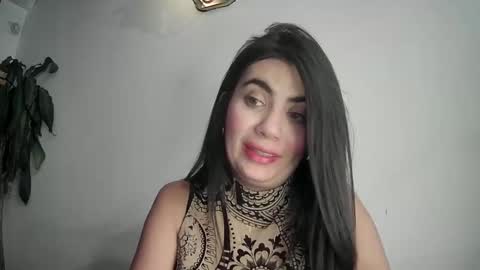evacollins12 online show from February 16, 2025, 10:54 pm