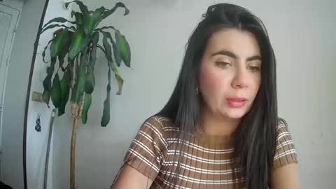 evacollins12 online show from February 23, 2025, 8:33 pm