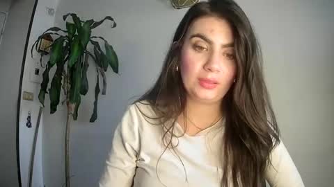 evacollins12 online show from March 4, 2025, 9:00 pm