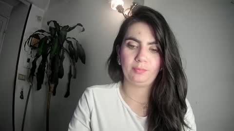 evacollins12 online show from March 5, 2025, 12:16 am