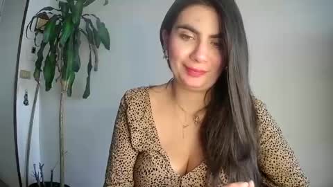 evacollins12 online show from March 5, 2025, 9:15 pm