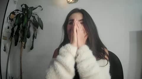 evacollins12 online show from March 8, 2025, 1:39 am