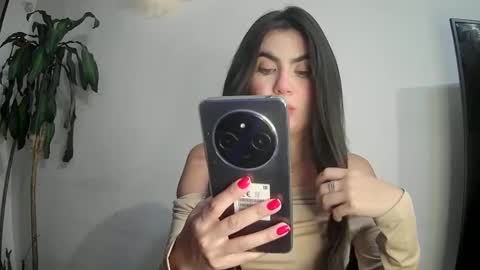 evacollins12 online show from March 12, 2025, 11:12 pm