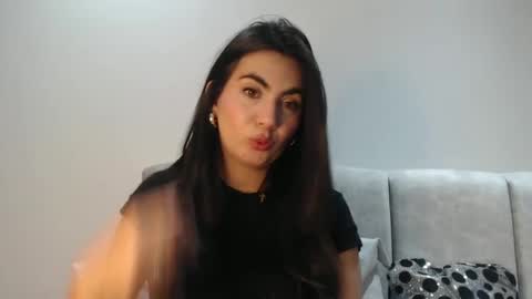 evacollins12 online show from September 11, 2025, 1:17 am
