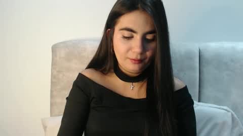 evacollins12 online show from September 29, 2025, 2:06 am