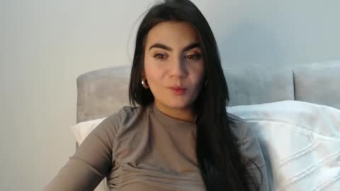 evacollins12 online show from October 27, 2025, 1:42 am