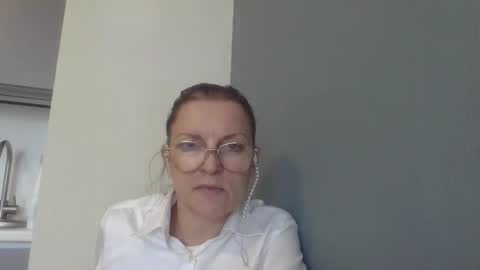 evaglad online show from September 19, 2025, 7:32 am