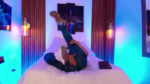 Snapshot of evagoddess_ chatting on November 21, 2025, 8:40 pm EVA GODDESS online show from November 21, 2025, 8:40 pm