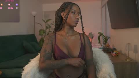 evajacksss_ online show from May 20, 2026, 8:26 pm