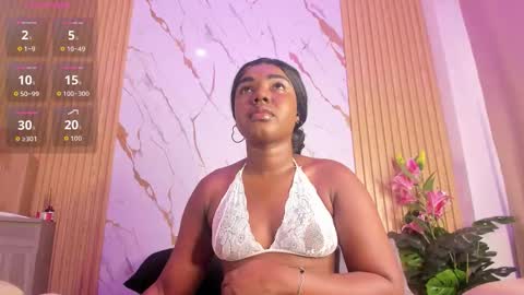 Snapshot of evajohnss chatting on October 6, 2025, 12:35 pm EvaJohnss online show from October 6, 2025, 12:35 pm