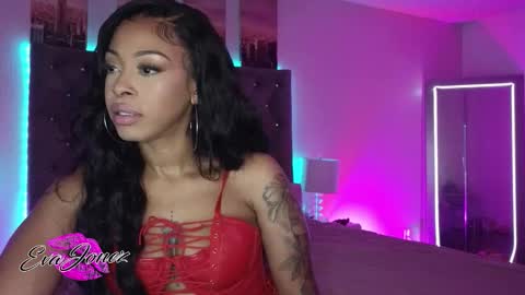 Snapshot of evajonez chatting on December 19, 2025, 8:21 am Eva online show from December 19, 2025, 8:21 am