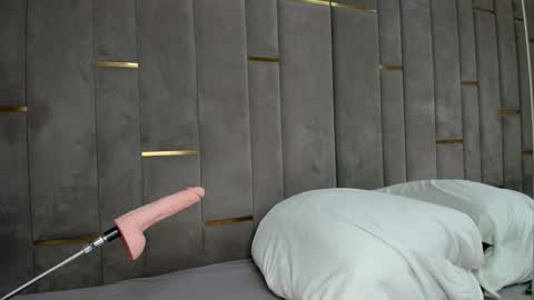 Snapshot of evalims chatting on November 30, 2025, 3:49 pm EVA online show from November 30, 2025, 3:49 pm