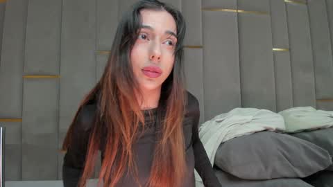 Snapshot of evalims chatting on December 22, 2025, 3:42 pm EVA online show from December 22, 2025, 3:42 pm