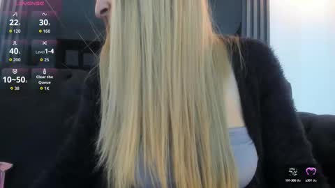 Snapshot of evaloviaa_ chatting on September 22, 2025, 1:35 pm Eva online show from September 22, 2025, 1:35 pm