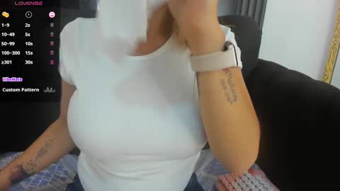 Snapshot of evaloviaa_ chatting on September 30, 2025, 1:38 pm Eva online show from September 30, 2025, 1:38 pm