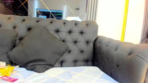 Snapshot of evaloviaa_ chatting on October 2, 2025, 1:40 pm Eva online show from October 2, 2025, 1:40 pm