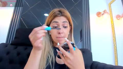 Snapshot of evaloviaa_ chatting on October 7, 2025, 2:58 pm Eva online show from October 7, 2025, 2:58 pm
