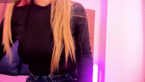 Snapshot of evaloviaa_ chatting on October 18, 2025, 2:40 pm Eva online show from October 18, 2025, 2:40 pm