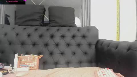 Snapshot of evaloviaa_ chatting on October 21, 2025, 1:34 pm Eva online show from October 21, 2025, 1:34 pm
