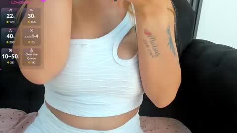 Snapshot of evaloviaa_ chatting on October 24, 2025, 1:40 pm Eva online show from October 24, 2025, 1:40 pm