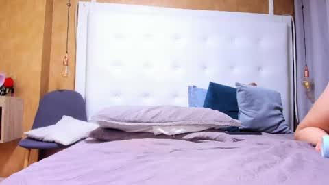 evamilf24 online show from June 12, 2026, 12:59 pm