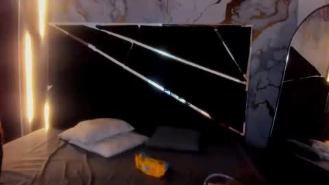  Eva  online show from December 21, 2025, 12:12 pm