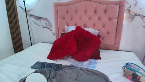  Eva  online show from May 8, 2026, 1:27 pm