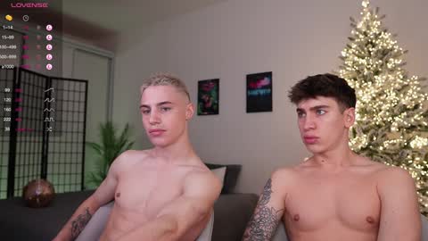 Snapshot of evan_white_ chatting on December 22, 2024, 4:59 pm evan_white_ online show from December 22, 2024, 4:59 pm