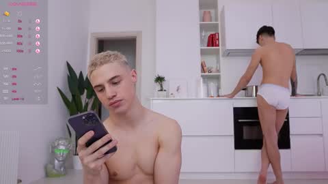 Snapshot of evan_white_ chatting on February 12, 2025, 10:35 am evan_white_ online show from February 12, 2025, 10:35 am