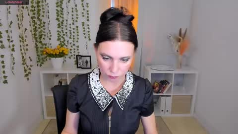 Evanessa online show from April 27, 2026, 10:57 am