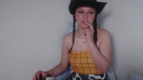 Snapshot of evangeline_petite chatting on October 10, 2025, 2:54 am eva online show from October 10, 2025, 2:54 am