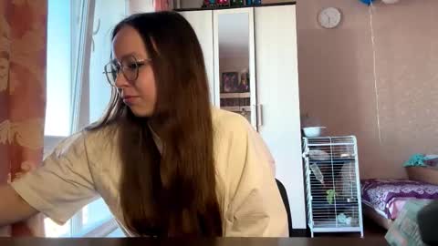 Mia online show from March 21, 2026, 2:53 pm