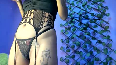 Snapshot of evangely15_ chatting on October 18, 2025, 11:33 am evangely15_ online show from October 18, 2025, 11:33 am