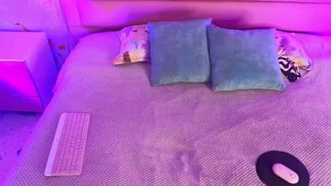 Evangelyne online show from December 22, 2025, 3:42 pm