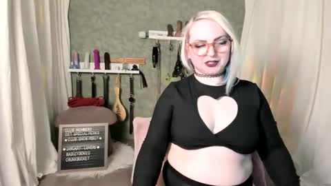 Snapshot of evanharlowe chatting on February 27, 2026, 11:27 pm Evan Harlowe online show from February 27, 2026, 11:27 pm