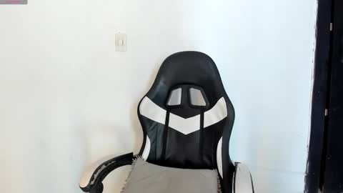 Snapshot of evanllelyne chatting on October 10, 2025, 1:43 pm evanllelyne online show from October 10, 2025, 1:43 pm