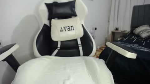 Snapshot of evans_king chatting on March 1, 2025, 9:18 am Evan online show from March 1, 2025, 9:18 am