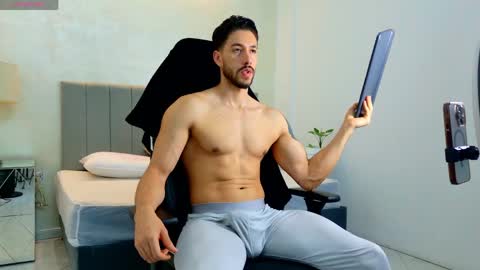 E V A N S online show from May 11, 2026, 12:49 am