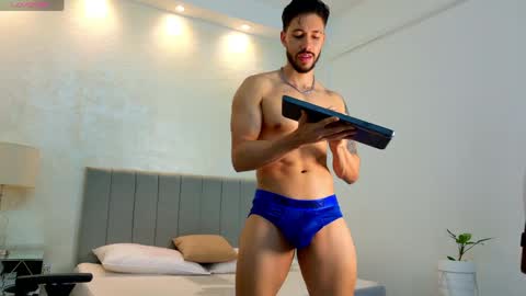 E V A N S online show from May 22, 2026, 12:51 am