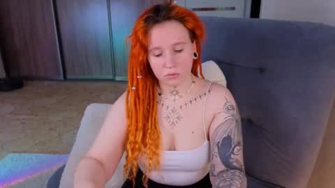 Snapshot of evaredmooon chatting on October 10, 2025, 6:12 am Moon online show from October 10, 2025, 6:12 am