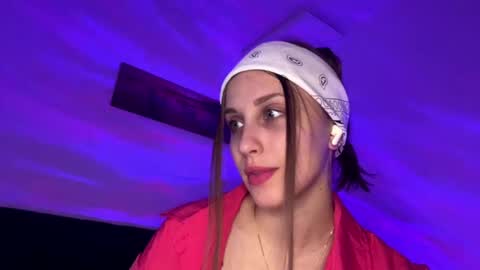 evarenard_ online show from May 3, 2026, 5:08 pm