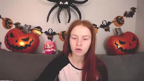 Snapshot of evarey_ chatting on October 25, 2025, 5:04 am Adelina online show from October 25, 2025, 5:04 am
