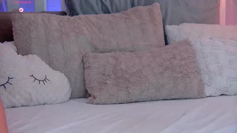 Snapshot of evareyss chatting on March 9, 2026, 2:32 pm evareyss online show from March 9, 2026, 2:32 pm