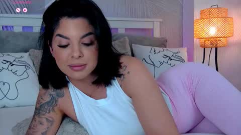 Snapshot of evareyss chatting on March 18, 2026, 7:17 pm evareyss online show from March 18, 2026, 7:17 pm