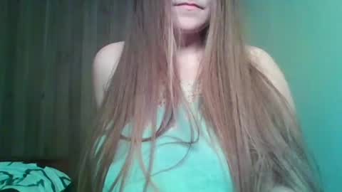 evasapples2026 online show from April 25, 2026, 9:56 pm
