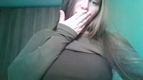 evasapples2026 online show from May 1, 2026, 8:57 pm