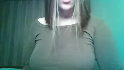 evasapples2026 online show from May 4, 2026, 8:27 pm